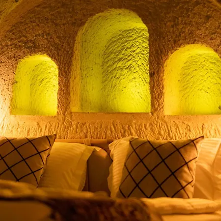 Evi Cave מלון אורגופ