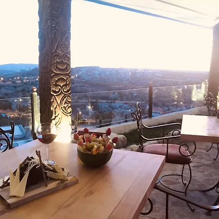 מלון Evi Cave 4*